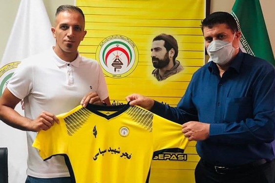 دروازهبان اسبق پرسپولیس به فجرسپاسی پیوست