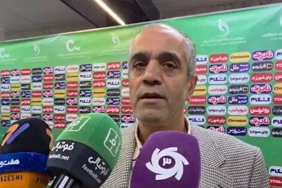 انتقاد ابوالقاسم پور از داوران VAR: دو زن زندگی بازیکنان استقلال را به هم زدند!