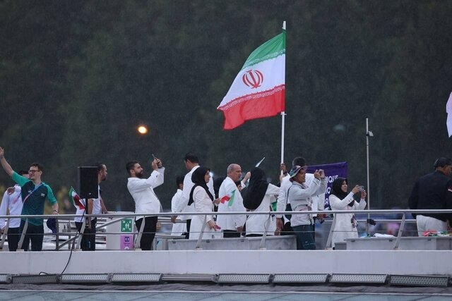 رژه کاروان ایران در افتتاحیه المپیک 2024 پاریس