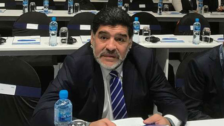 وقتی مارادونا حرف می زند کانال را عوض می کنم