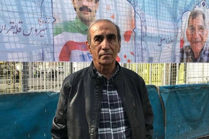 جباری: آقای خلیل‌زاده کمک کن، چوب لای چرخ استقلال نگذار