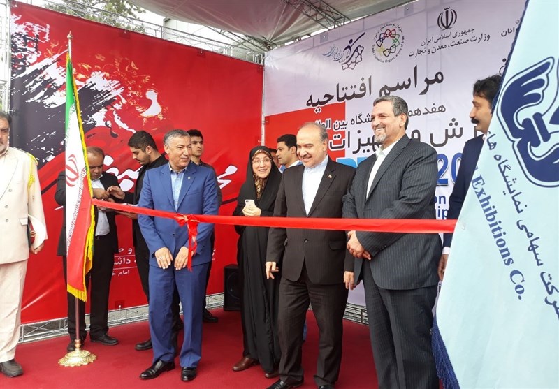نمایشگاه تجهیزات ورزشی با حضور سلطانیفر افتتاح شد/ تمجید از حضور فدراسیون فوتبال و بازدید وزیر از غرفهها