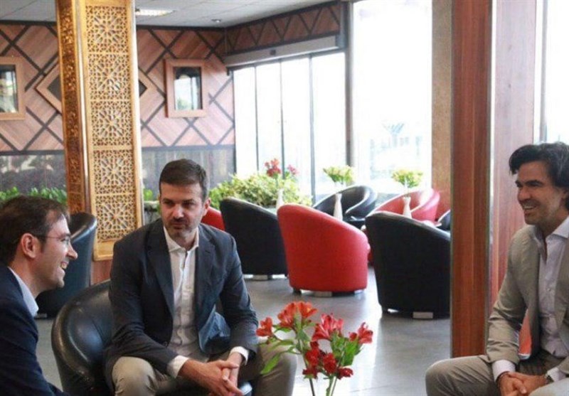 خطیر: فاجعه رسانه ای در باشگاه استقلال، روند مذاکره را هر لحظه سخت تر کرد/ مقصران هنوز استعفا نداده اند!