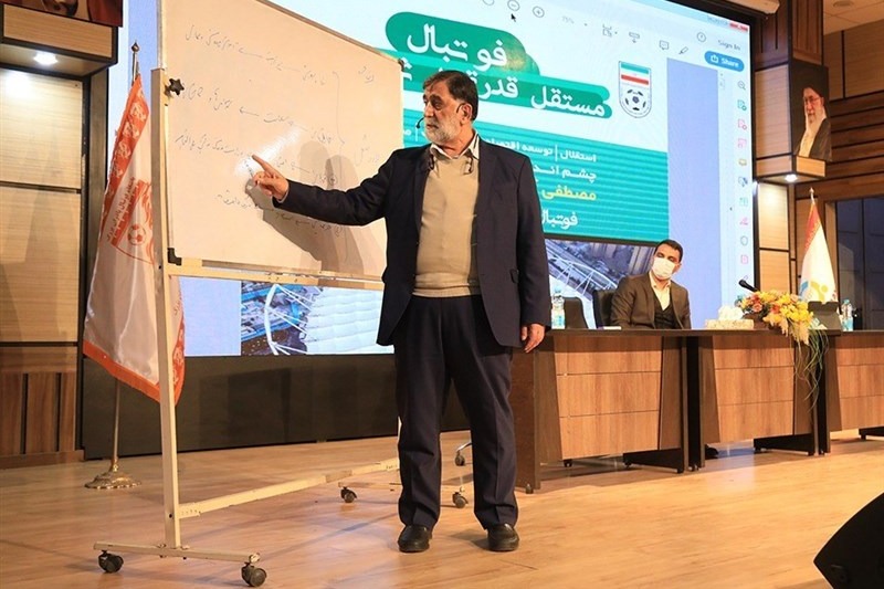 آجورلو: باید فوتبال را در یک اتاق شیشه اى اداره کنیم/ شوراى عالى فوتبال را با حضور روساى سابق شکل مى دهیم
