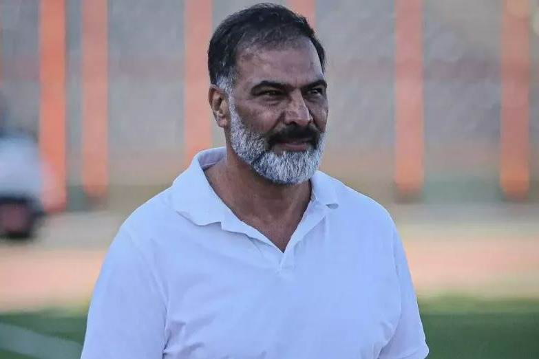 سرمربی فولاد هرمزگان: گناه بوده که صعود کردیم؟/ این بازی چه جذابیتی برای استقلال دارد؟