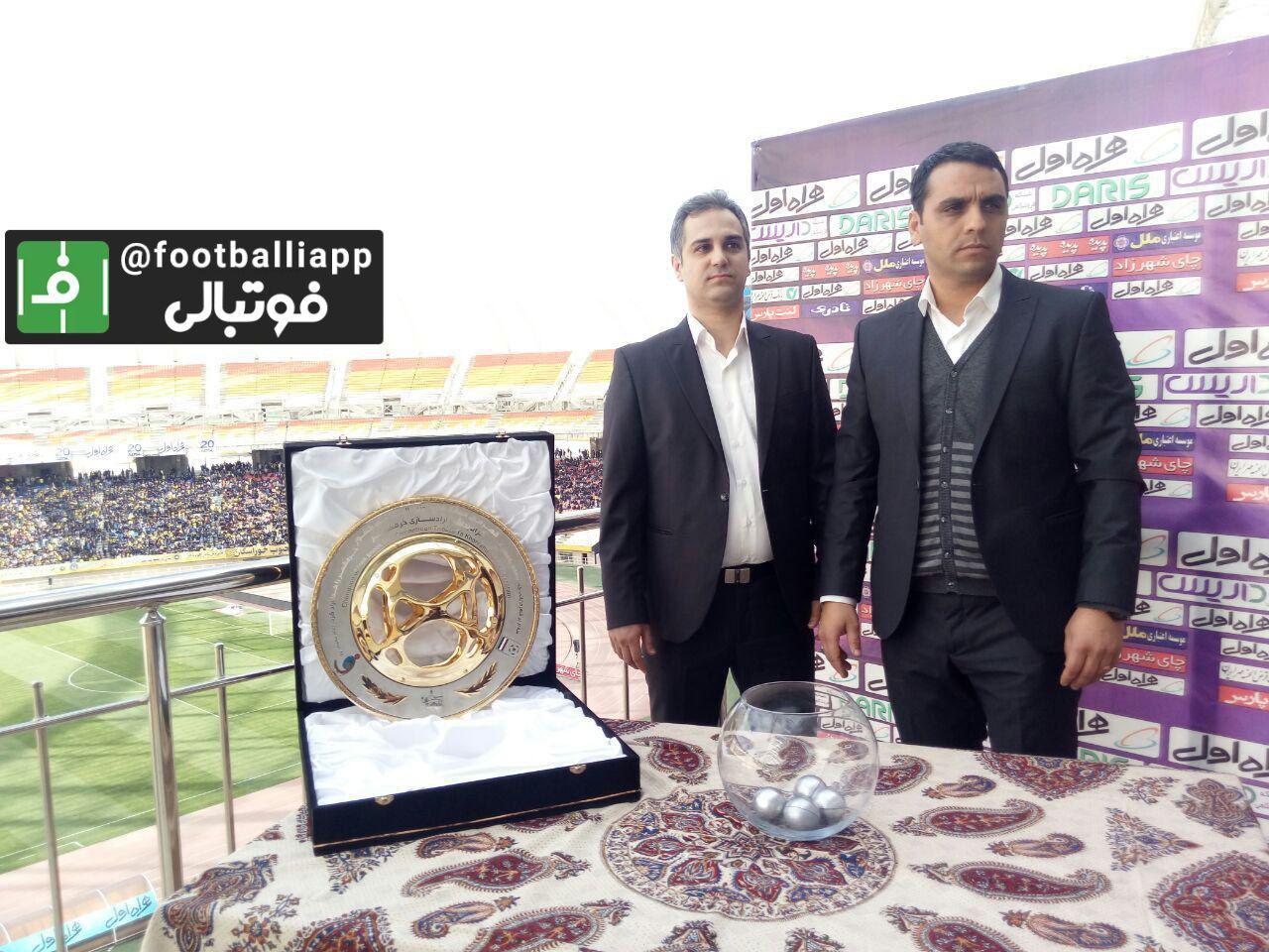 حضور سعید فتاحی در استادیوم نقش جهان و آماده شدن جایگاه قرعه کشی مرحله نیمه نهایی جام حذفی