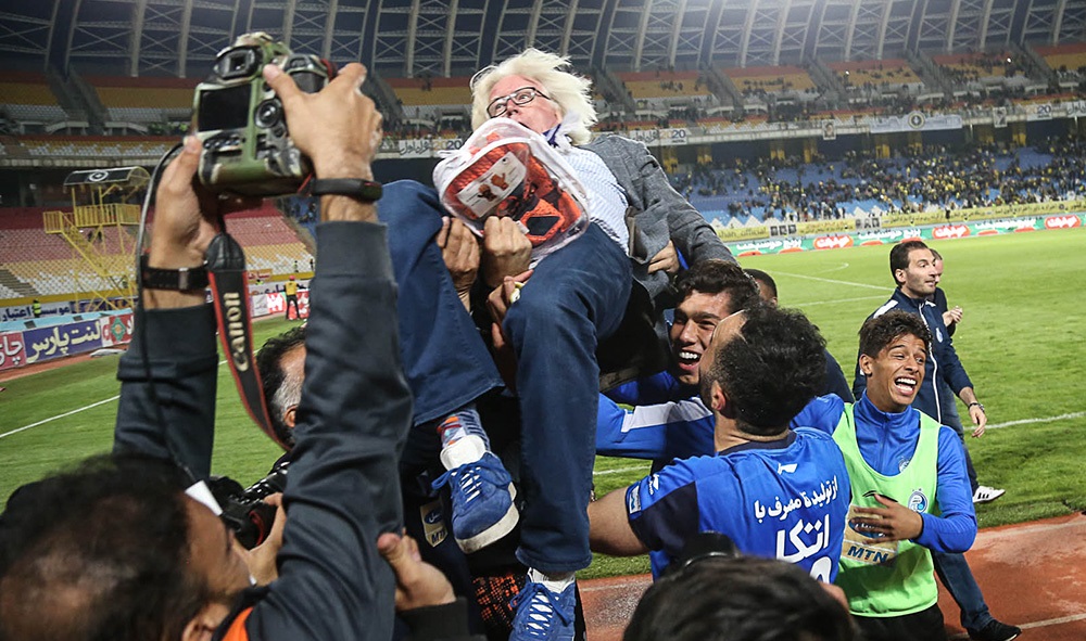 گفتگو با محمد تقوی: پرسپولیس را قهرمان بدانید