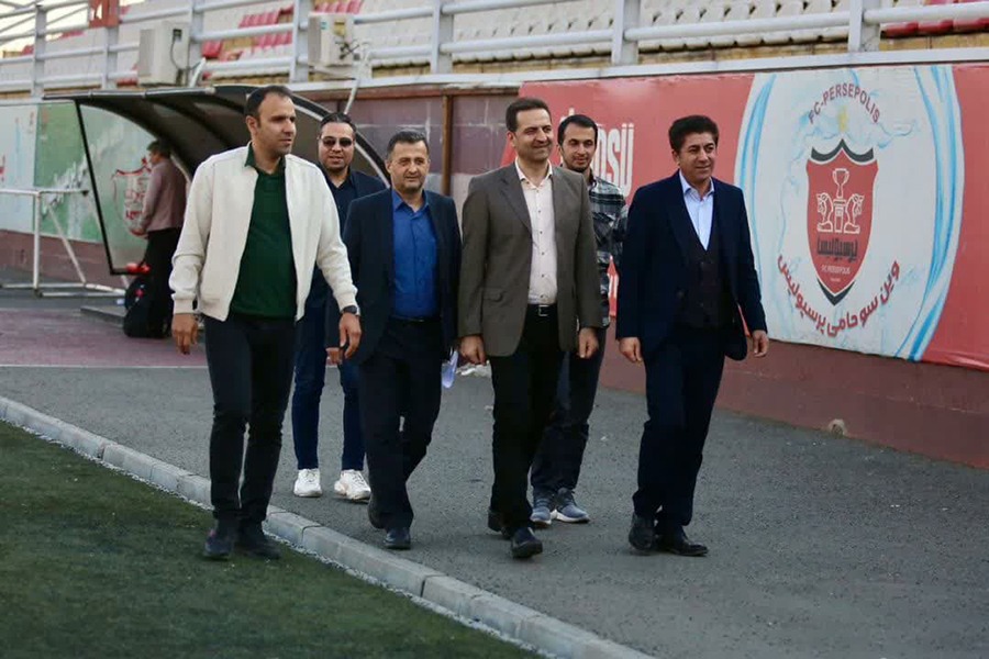 بازدید دبیر کل فدراسیون فوتبال از ورزشگاه شهید درفشیفر