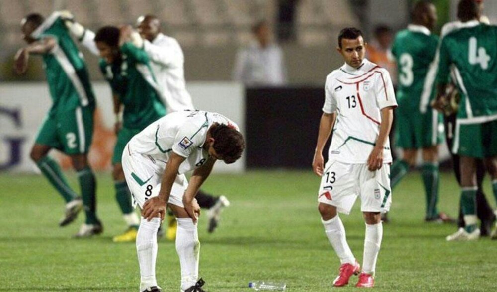 پاسخ کنایهآمیز علی کریمی به احمدینژاد! (عکس)
