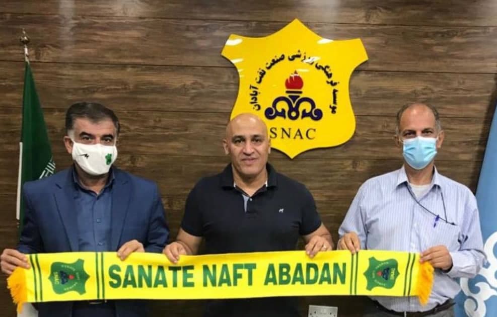 قرارداد منصوریان با نفت آبادان امضا شد / حضور او در تمرینات+ تصویر