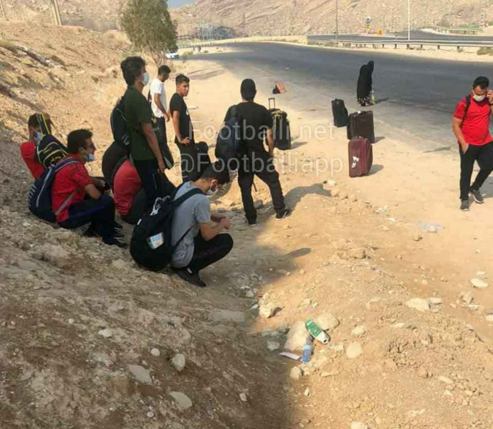 اتفاق عجیب در جم؛ خرابی اتوبوس کار دست نصرتی داد/ بلاتکلیفی اعضای تیم در گرمای شدید جم + تصاویر