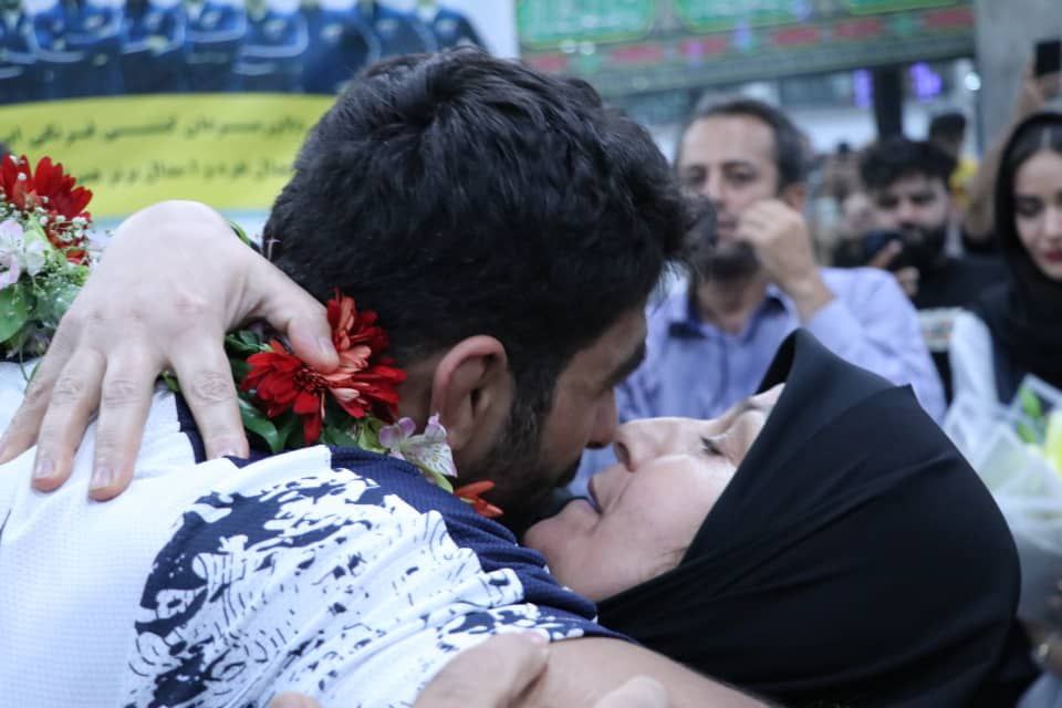 گزارش تصویری/ بازگشت سومین گروه ورزشی اعزامی از پاریس به ایران