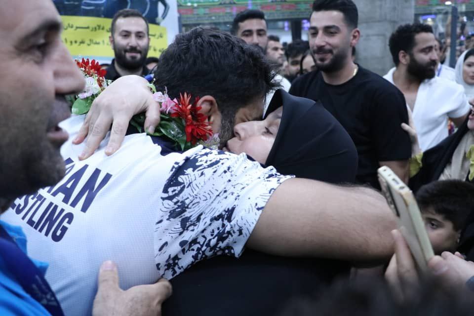 گزارش تصویری/ بازگشت سومین گروه ورزشی اعزامی از پاریس به ایران