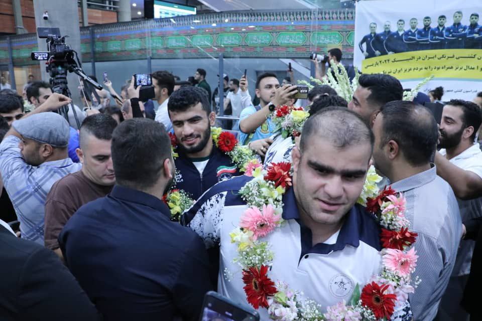 گزارش تصویری/ بازگشت سومین گروه ورزشی اعزامی از پاریس به ایران