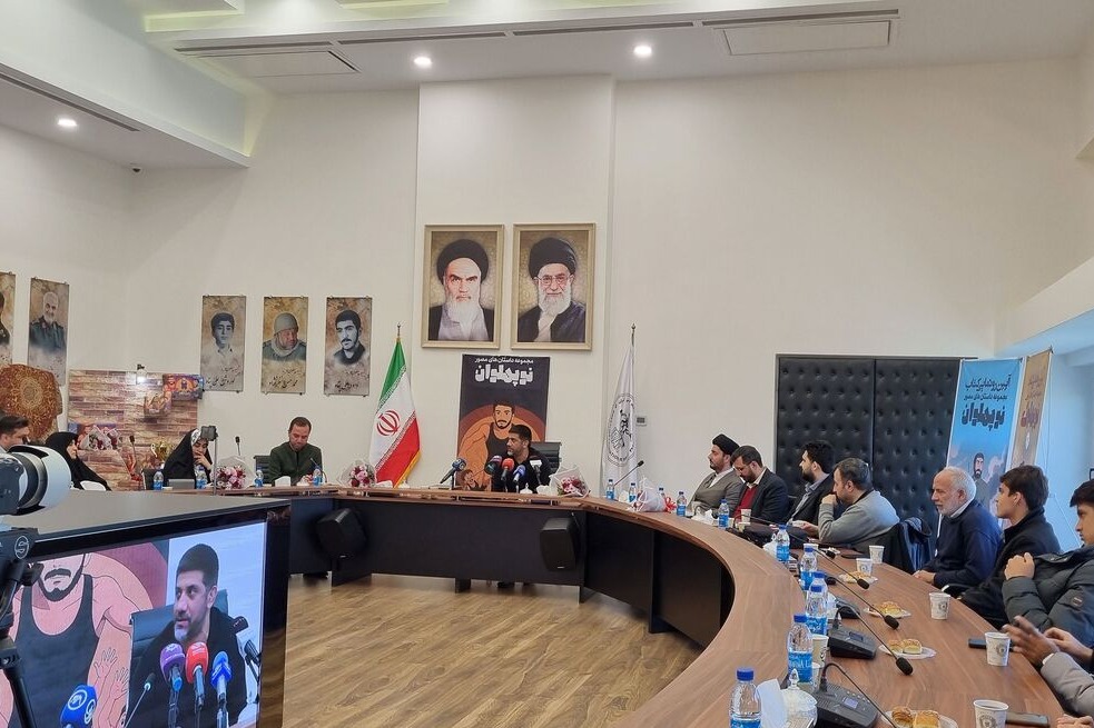 دبیر: یک مدیر باید محکم بایستد و برای خدا کار کند