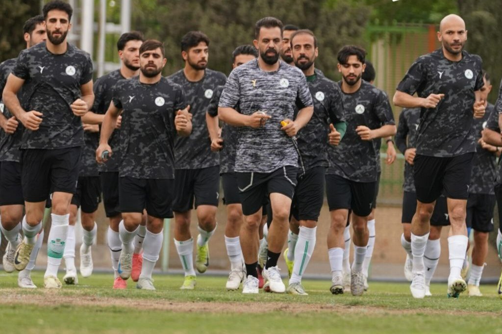 تمرینات ذوبآهن 4 روز تعطیل شد