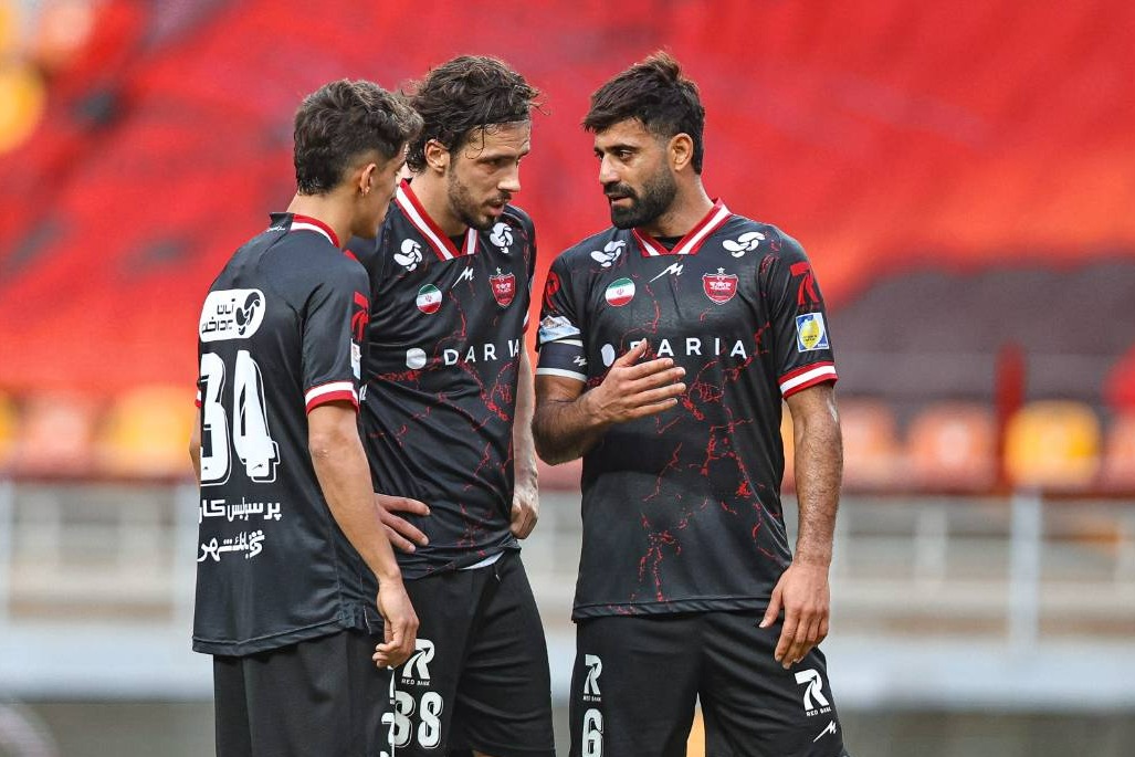 کنعانیزادگان سخنگوی پرسپولیس شد: با داور صحبت کنید!