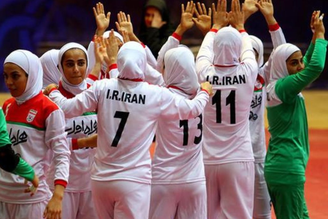 غفلت ۲ ساله فدراسیون فوتبال از پاداش قهرمانی بانوان/ وعدهی بیپایان!