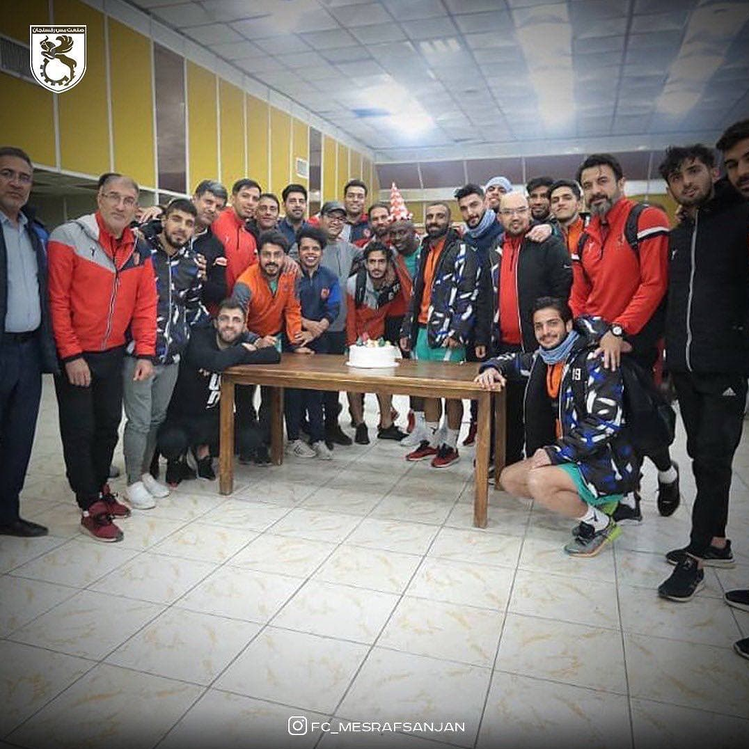 مهاجم خارجی مس رفسنجان 4 کودک را به محل تحصیل برگرداند (عکس)