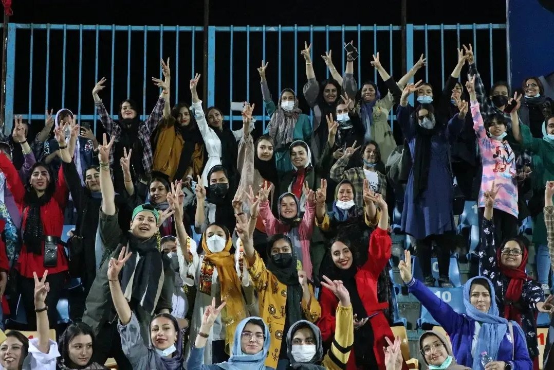 سنگ‌تمام دختران سیرجانی در ورزشگاه (عکس)