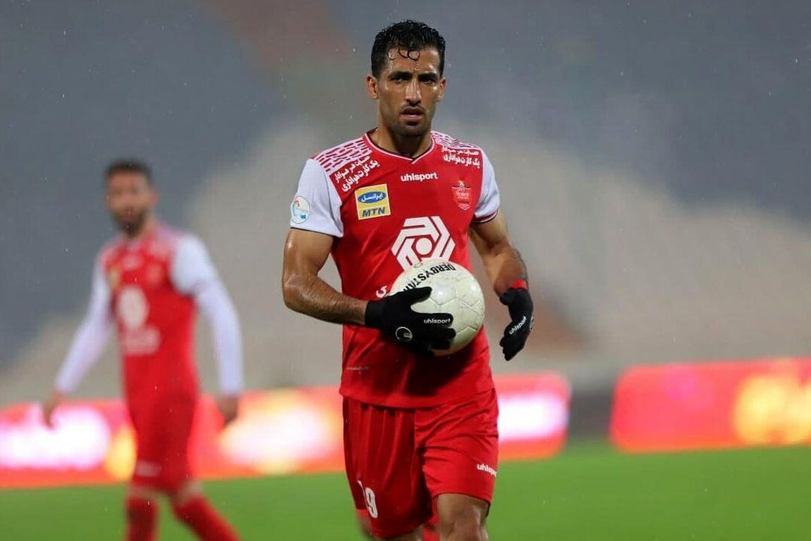 امیری پرسپولیس را ترک نمیکند
