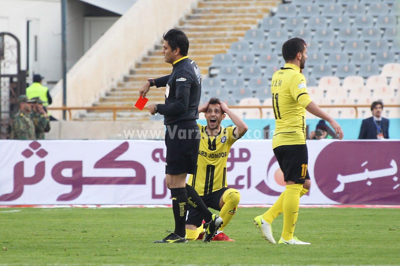 یک پرسپولیسی عامل برد استقلال مقابل جم(عکس)