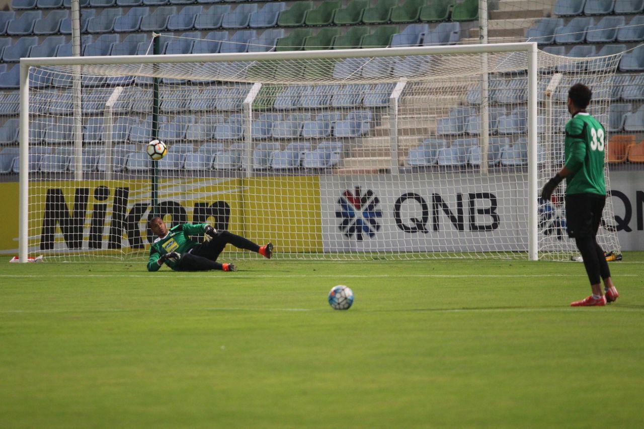 سد برزیلی مقابل منتخب جهان الاهلی(عکس)