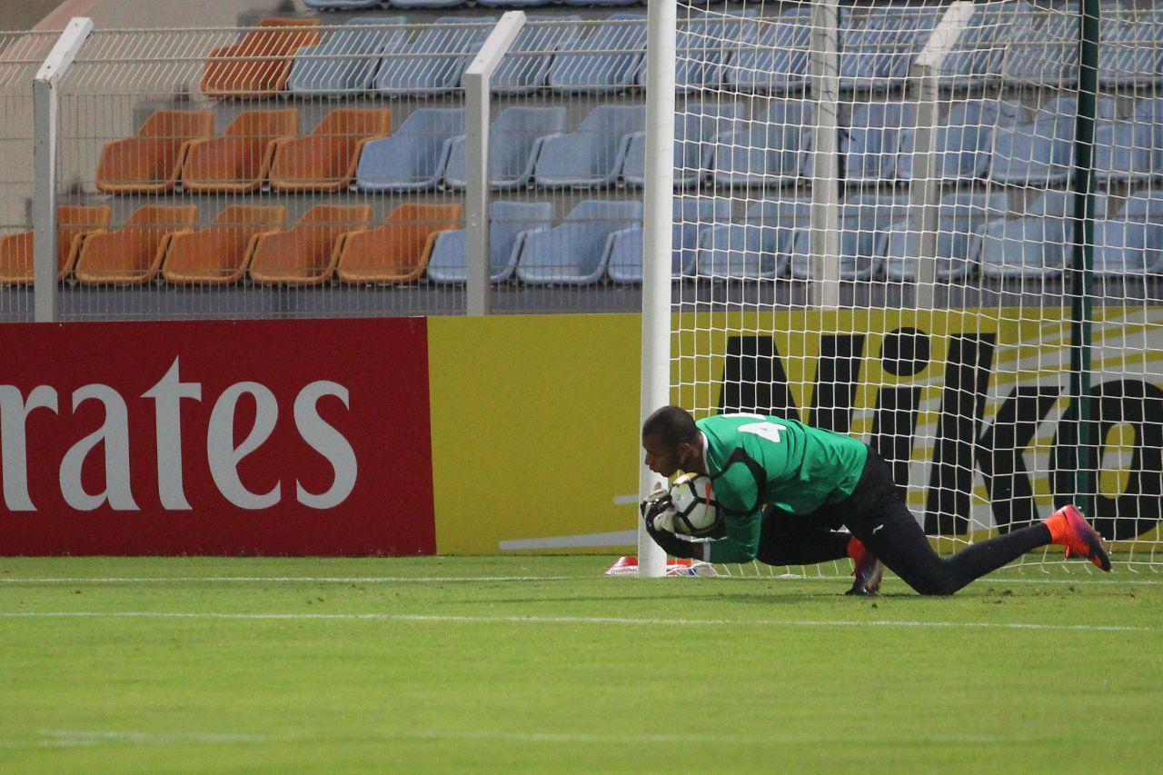 سد برزیلی مقابل منتخب جهان الاهلی(عکس)