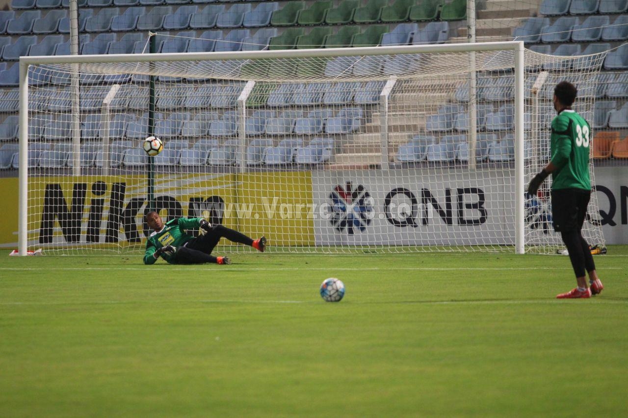 سد برزیلی مقابل منتخب جهان الاهلی(عکس)