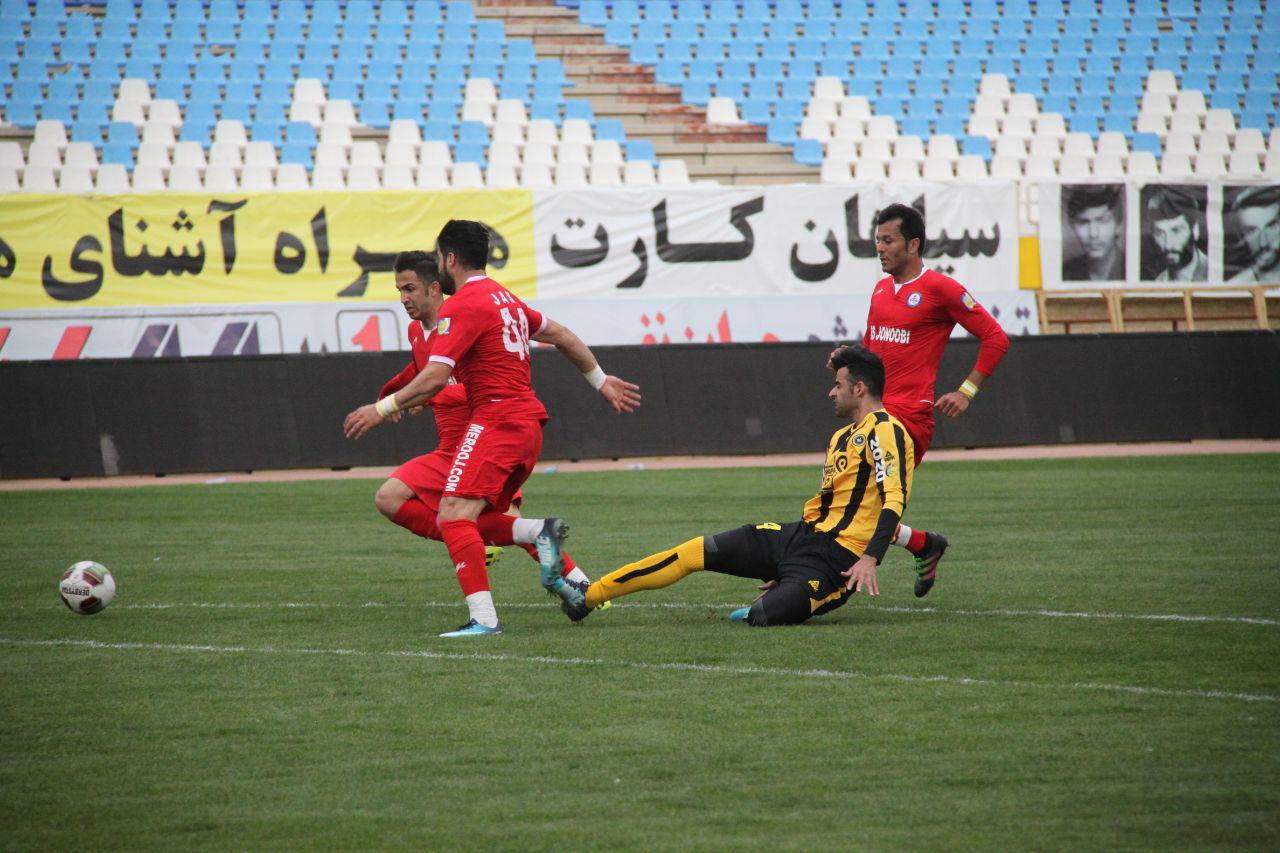 مهاجم سپاهان بالاخره به فوتبال بازگشت (عکس)
