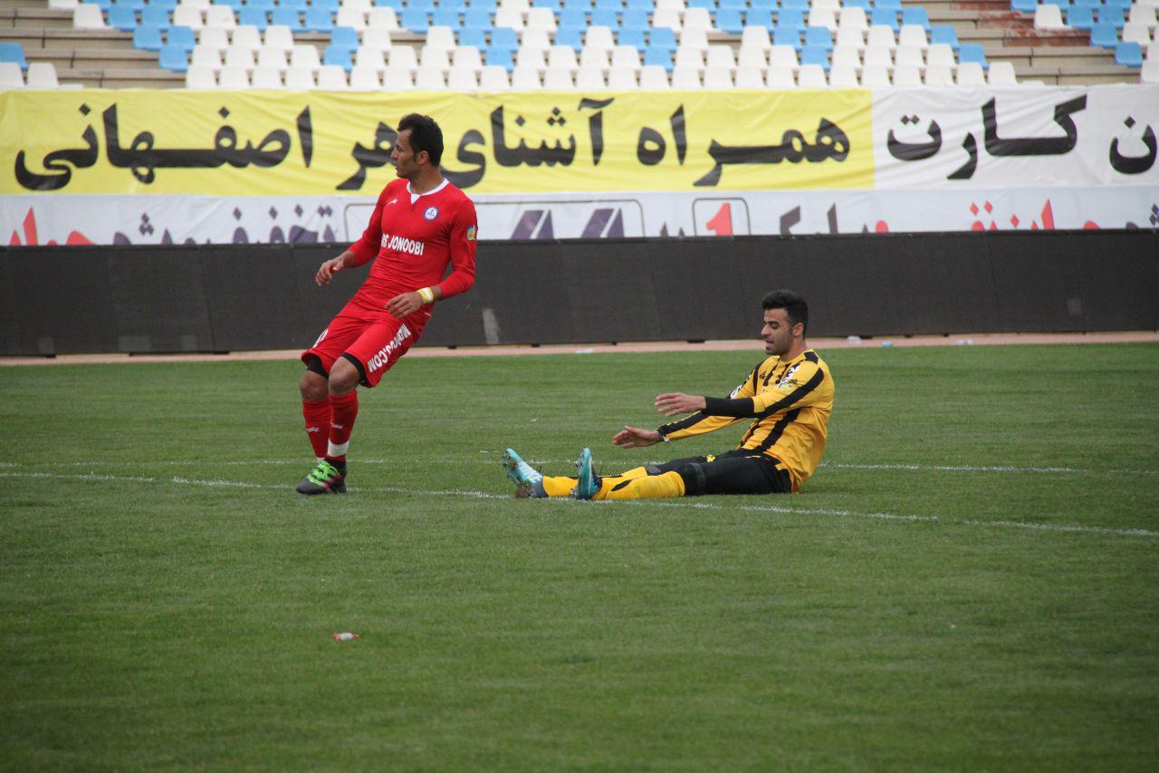 مهاجم سپاهان بالاخره به فوتبال بازگشت (عکس)