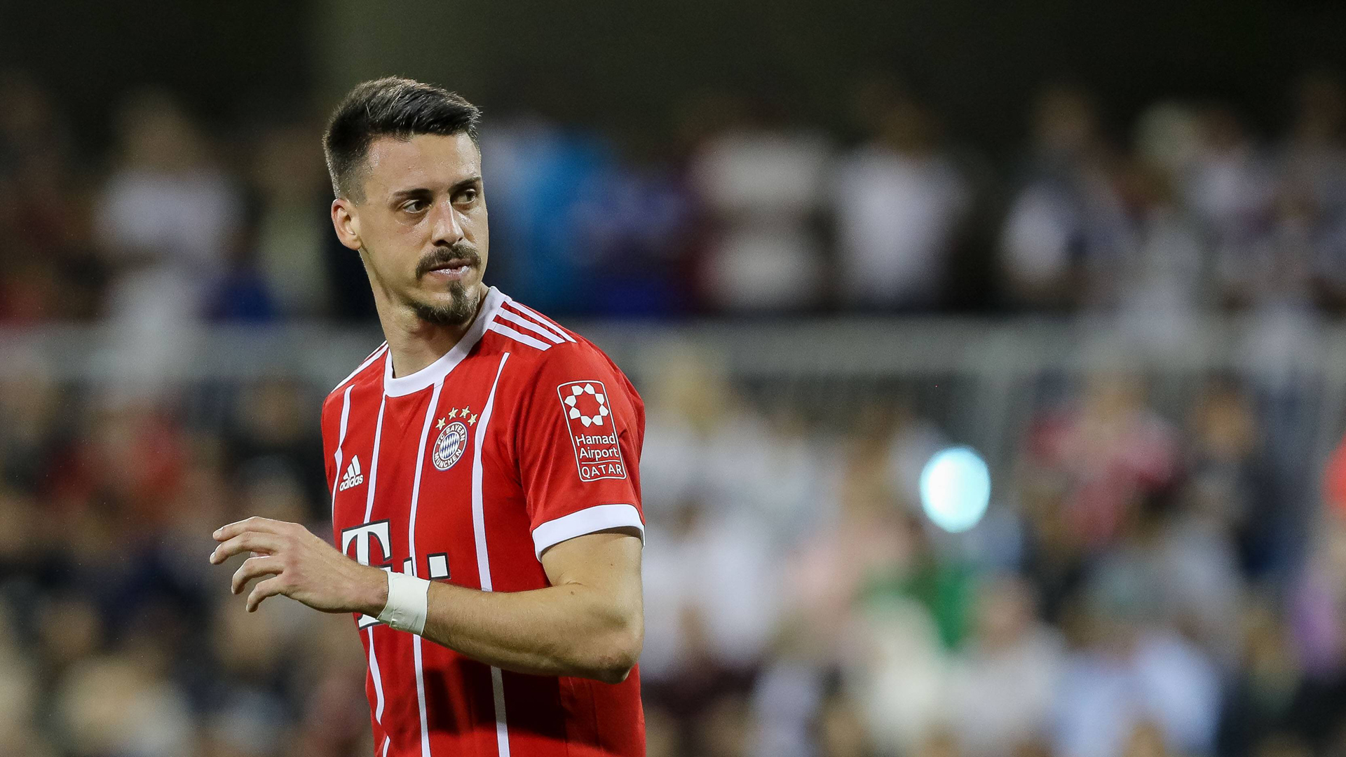 انتقادات تند به بازنشستگی عجولانه مهاجم بایرن