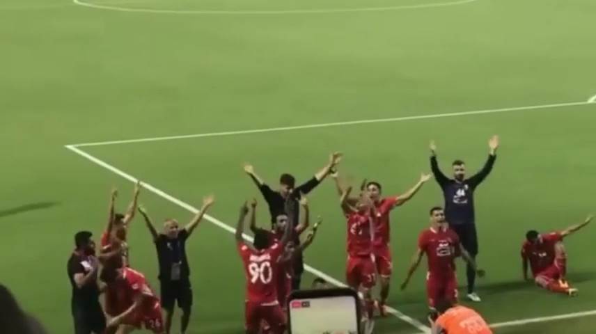 تشویق ایسلندی هواداران و بازیکنان پرسپولیس پس از برد مقابل السد