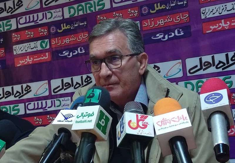 برانکو: ذوب‌آهن از جایگاه فعلی اش راضی نیست/ لیست خروجی را رها کنید همه چیز در مغز من است