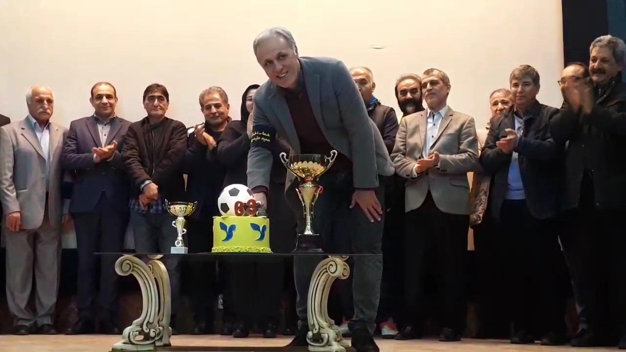 اختصاصی/ مراسم آیین افتتاحیه زمین چمن مصنوعی هما و تجلیل از حمید علیدوستی