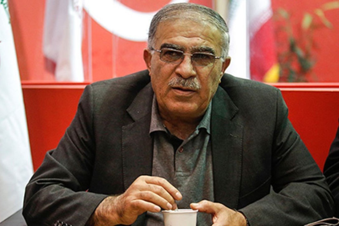 روشن: سعادتمند باید یقه کسی که با شفر و پسرش قرارداد بسته را بگیرد