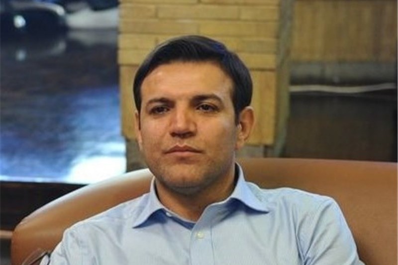 عزیزی خادم: ورود و انتخاب ویلموتس برای سرمربیگری تیم ملی قابل دفاع نیست