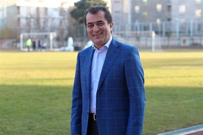خلیل زاده: قراردادهای 10-11 میلیاردی در استقلال صحت دارد/ توافق ما با نادری شامل آپشن است
