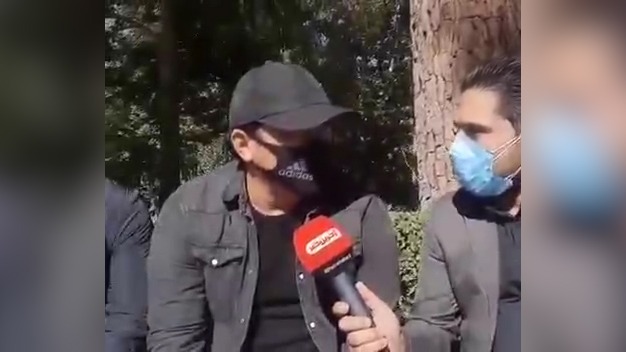 حضور خداداد عزیزی در مراسم تشییع جنازه استاد شجریان