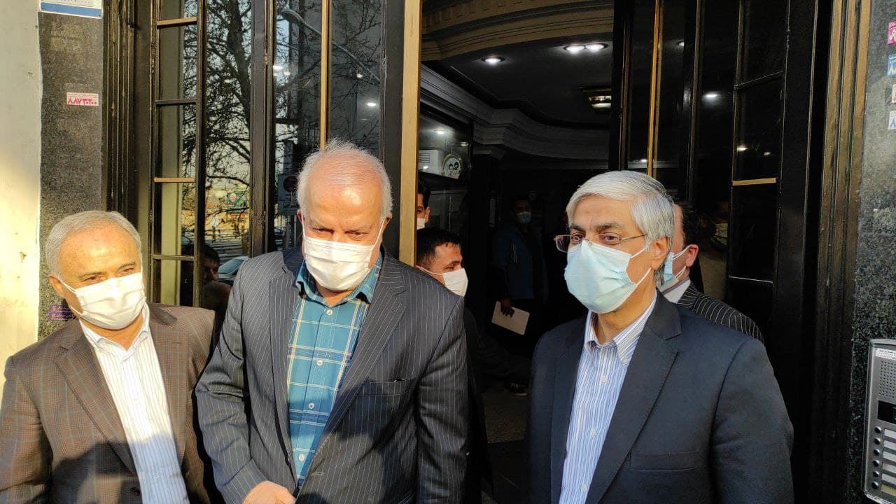 کیومرث هاشمی وارد ساختمان فدراسیون فوتبال شد
