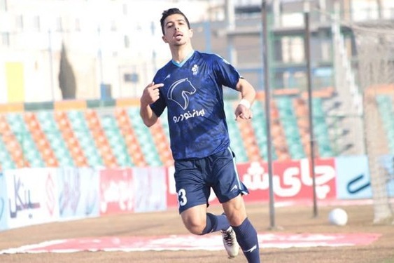 ستاری: مقابل حریفان بزرگ مثل پرسپولیس راحت‌تر بازی می کنیم