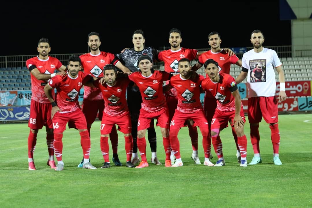 ده  سرمربی در 3 فصل؛ بازی شاه و نیمکت در تراکتور