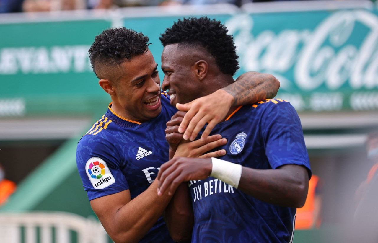 رستگاری کهکشانیها با درخشش وینیسیوس در زمین الچهی ده نفره