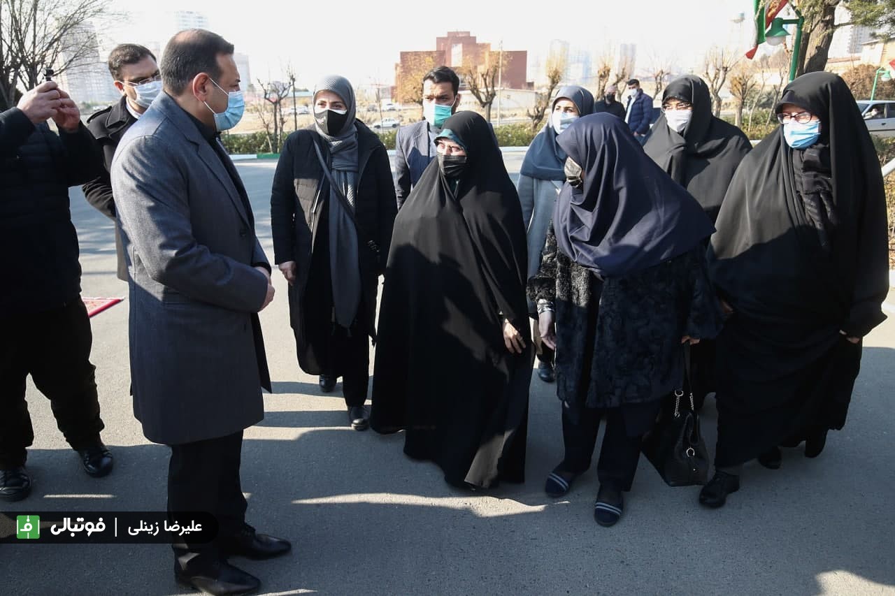 گزارش تصویری اختصاصی/ تمرین تیم ملی بانوان در حضور رییس فدراسیون فوتبال و معاون رییس جمهور، 7 دی 1400