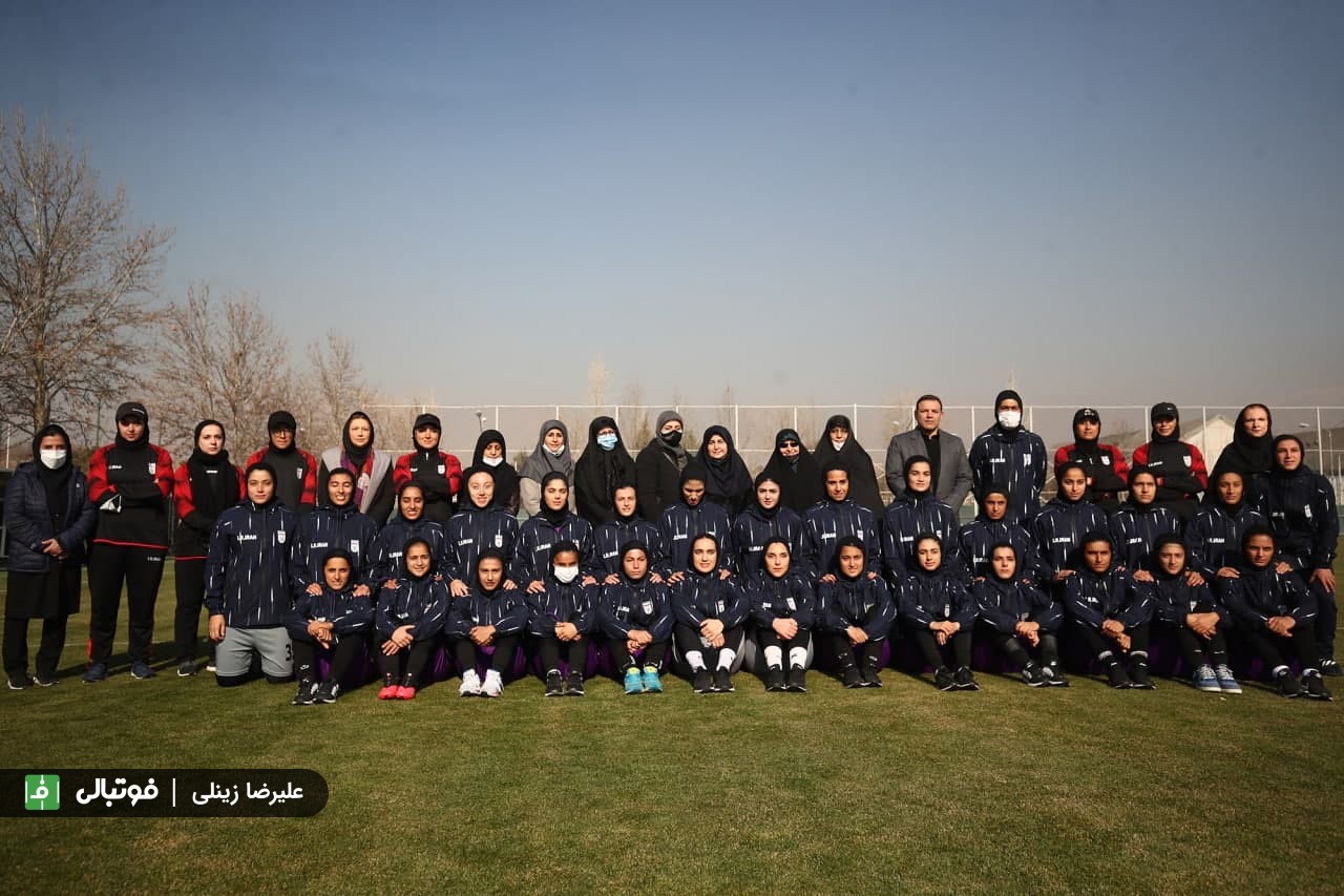 گزارش تصویری اختصاصی/ تمرین تیم ملی بانوان در حضور رییس فدراسیون فوتبال و معاون رییس جمهور، 7 دی 1400
