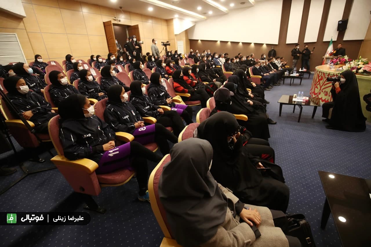 گزارش تصویری اختصاصی/ تمرین تیم ملی بانوان در حضور رییس فدراسیون فوتبال و معاون رییس جمهور، 7 دی 1400