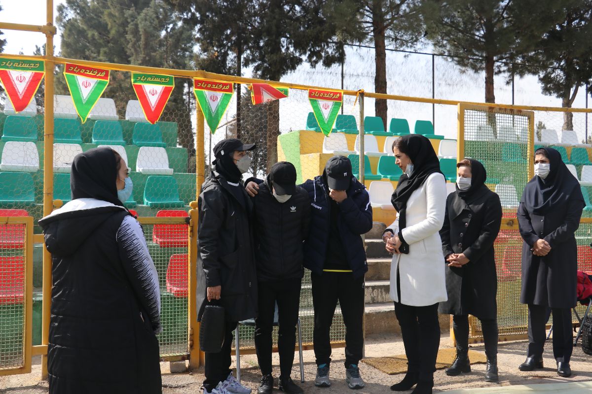 حضور سرمربی و سرپرست تیم ملی بانوان در اصفهان برای ابراز همدردی با سمیه شهبازی (عکس)