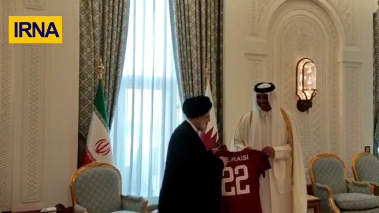 پیراهن تیم ملی فوتبال قطر به رئیس جمهور ایران اهدا شد(عکس)