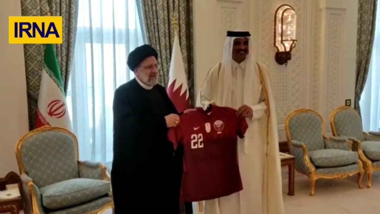 پیراهن تیم ملی فوتبال قطر به رئیس جمهور ایران اهدا شد(عکس)