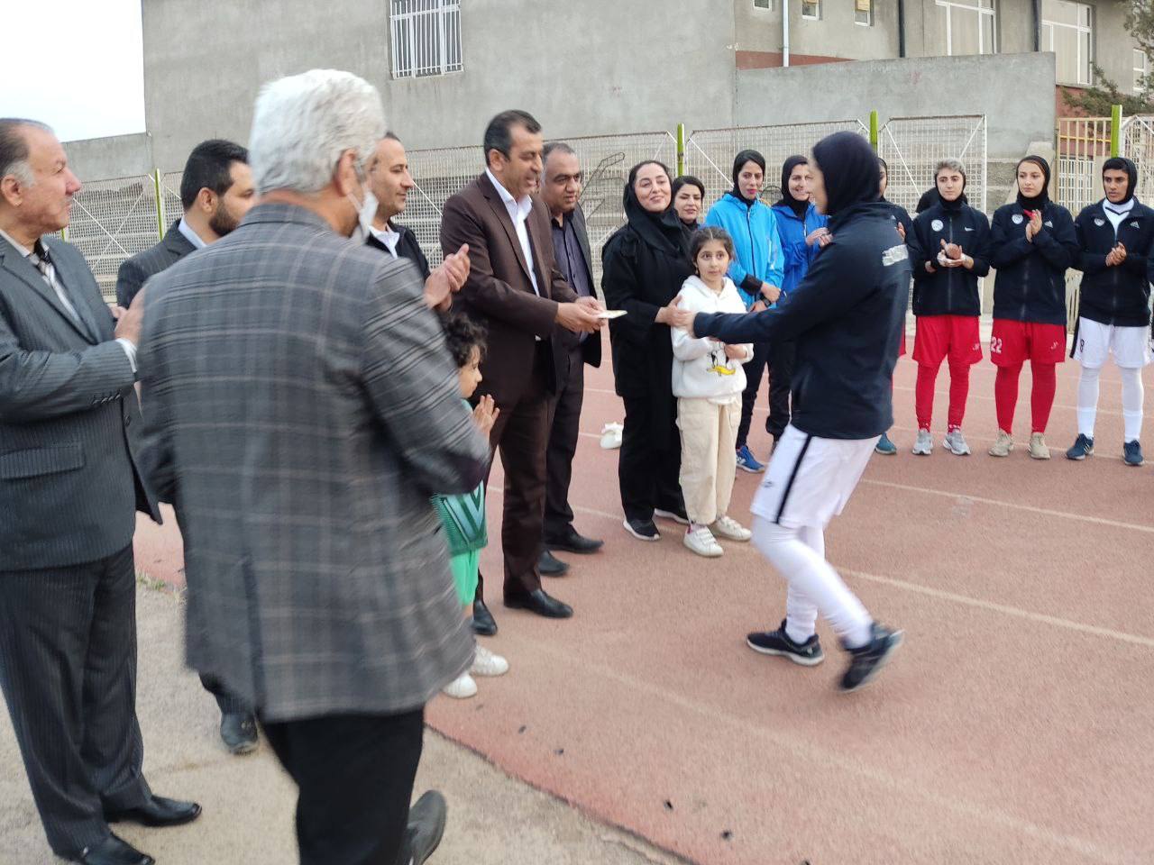 بازیکنان زارع باتری پیش از دیدار با سپاهان شارژ مالی شدند (عکس)